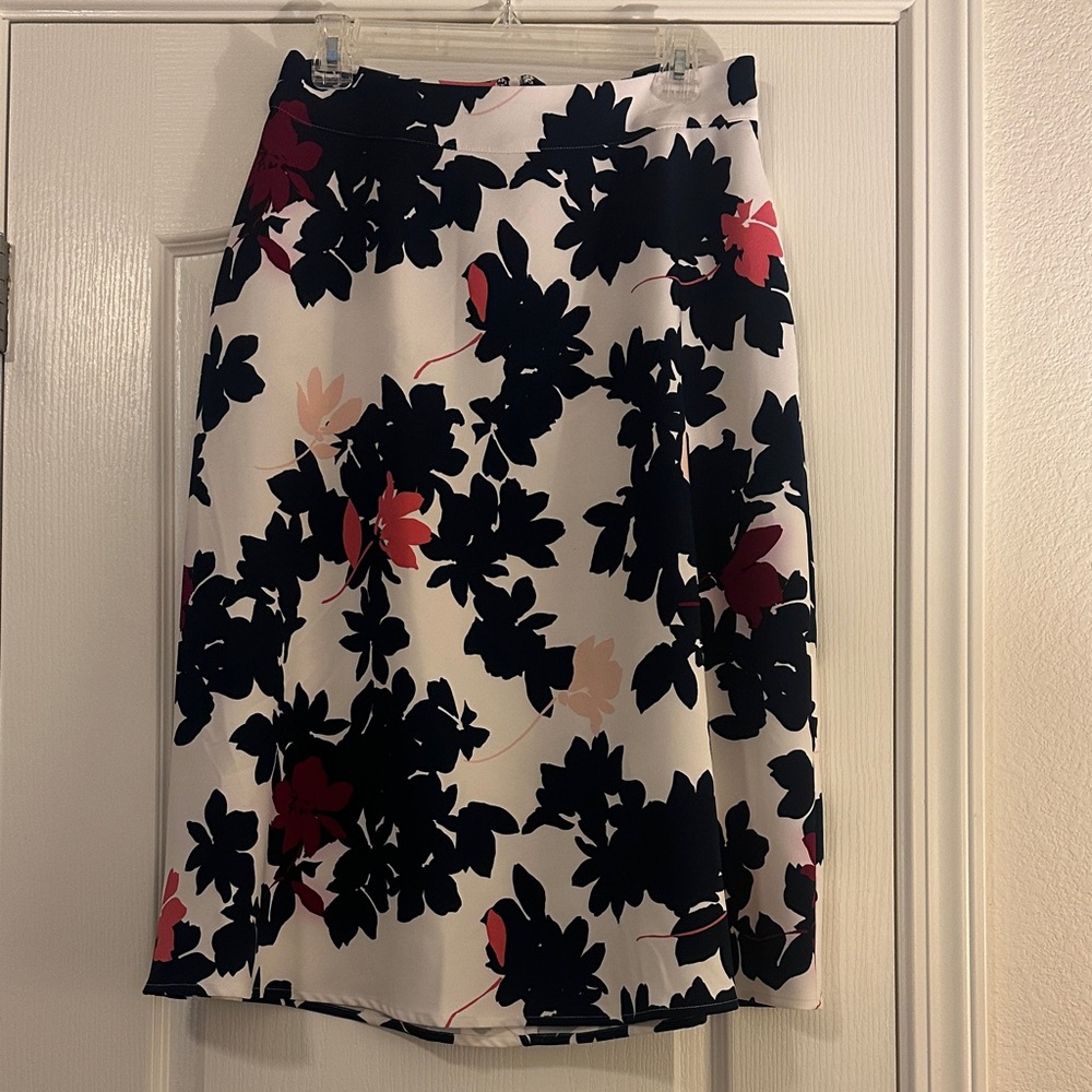 Liz Claiborne Black and Red Floral A-Line Skirt